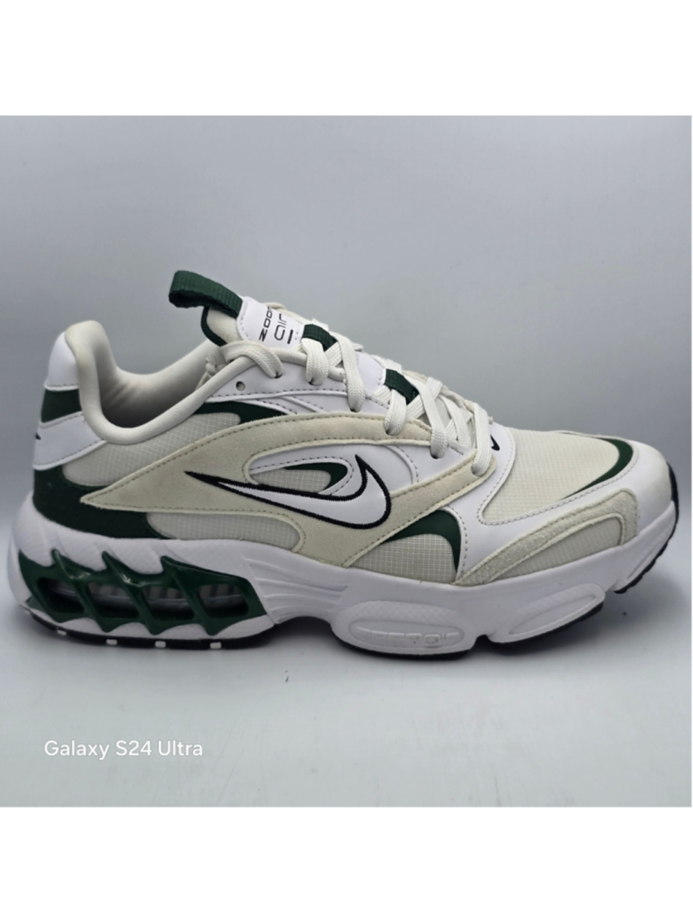 Women's 6.5 Nike Zoom Air Fire Sneakers White and Green